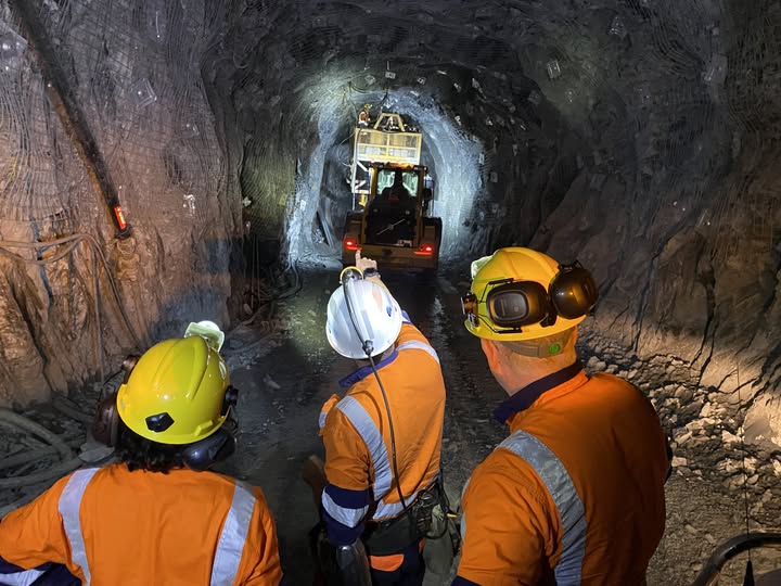 Underground mine tunnel with BLE beacon readers and personnel wearing UHF RFID and BLE tags